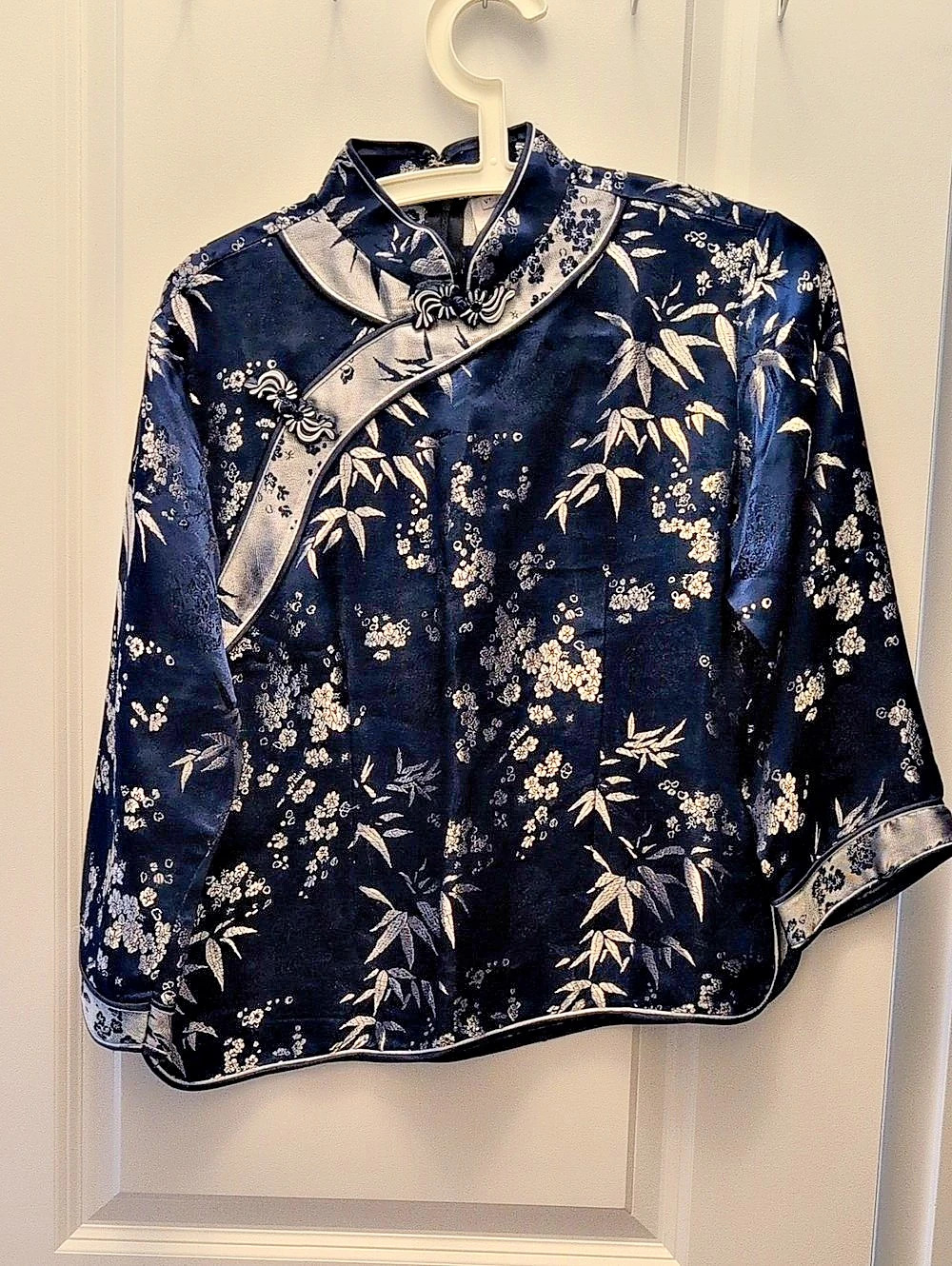 Floral Frog Closure Blouse in Blue & White Like New